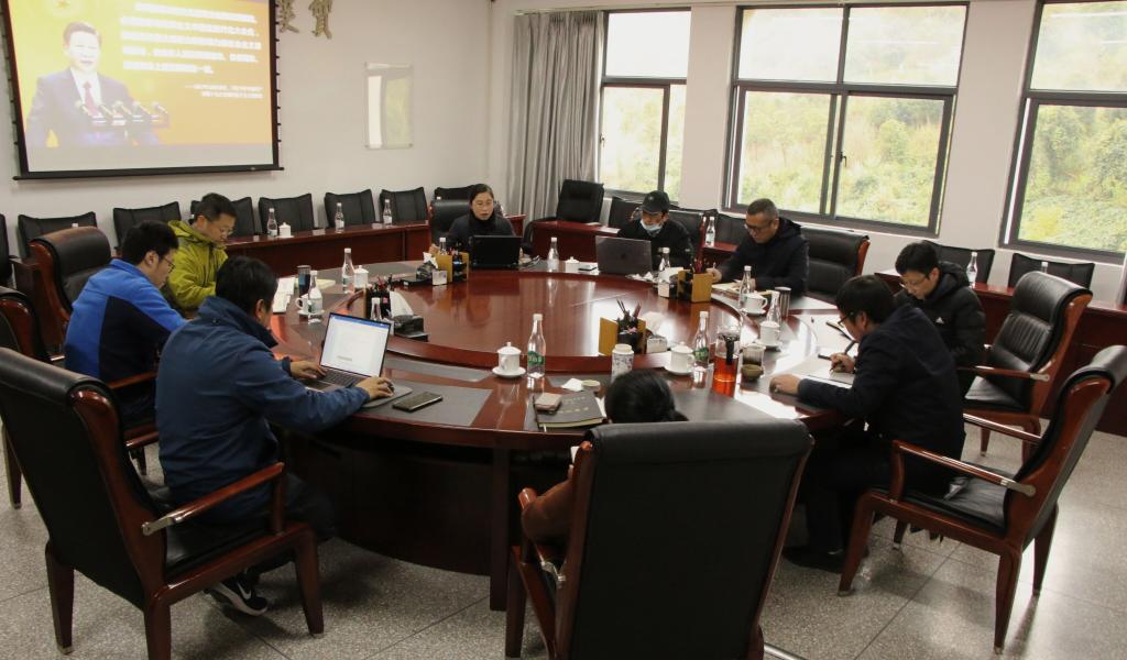 德甲官网中文版党委理论学习中心组专题学习全省职业教育大会精神
