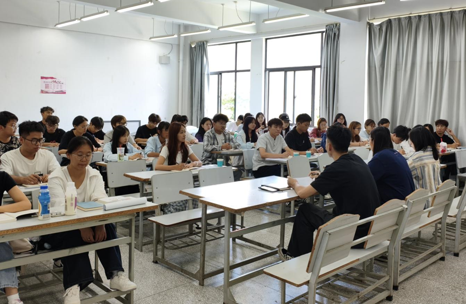 工作例会图片.png